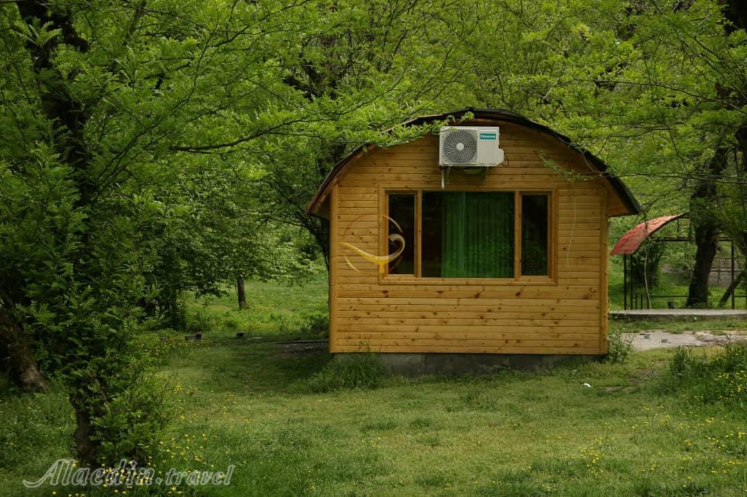 کلبه 2 نفره اقامتگاه کلبه‌های جنگلی جوارم سوادکوه | علاءالدین تراول