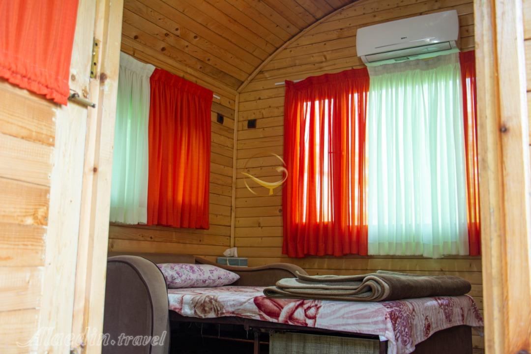 کلبه 2 نفره اقامتگاه کلبه‌های جنگلی جوارم سوادکوه | علاءالدین تراول