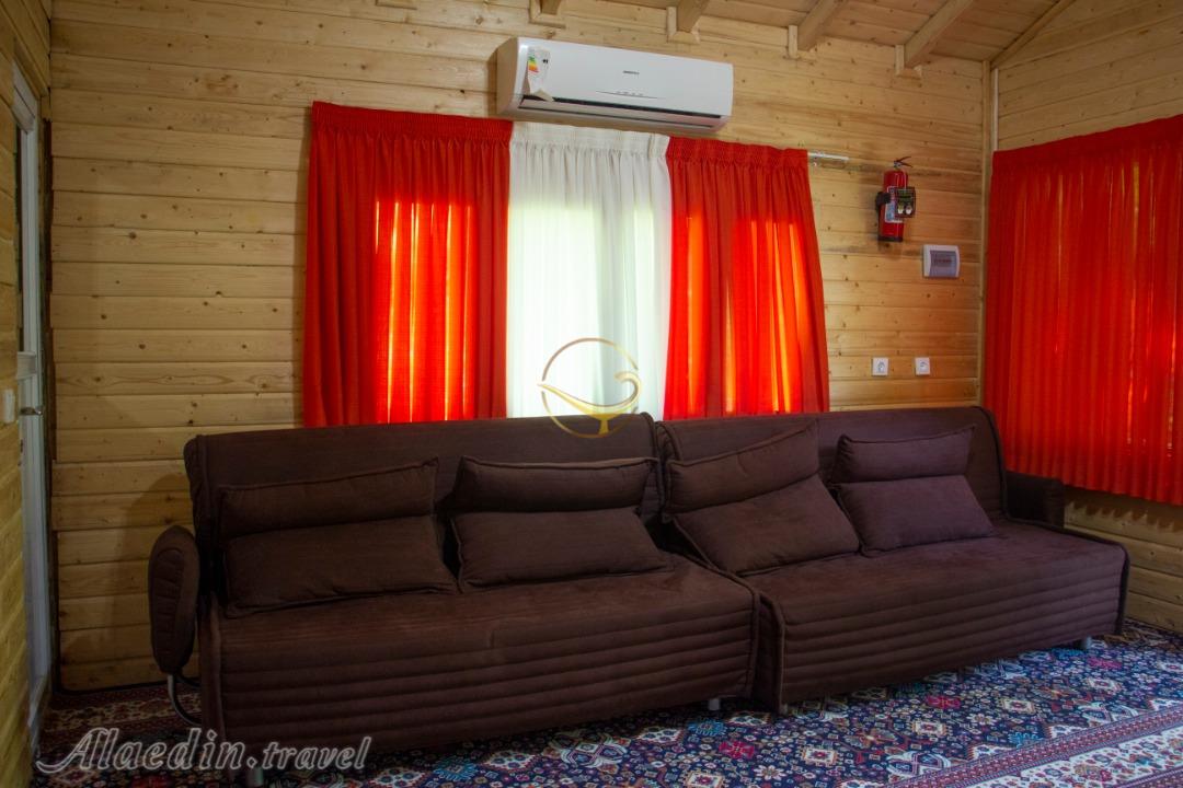 کلبه 4 نفره اقامتگاه کلبه‌های جنگلی جوارم سوادکوه | علاءالدین تراول