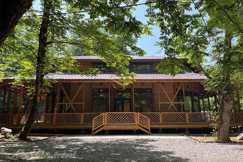 هتل جنگلی میزبان سوادکوه | علاالدین تراول