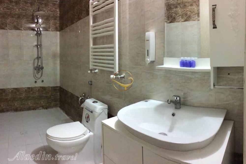 هتل آزادی ساوه | علاءالدین تراول