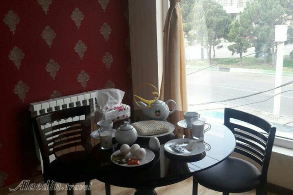 هتل آزادی ساوه | علاءالدین تراول