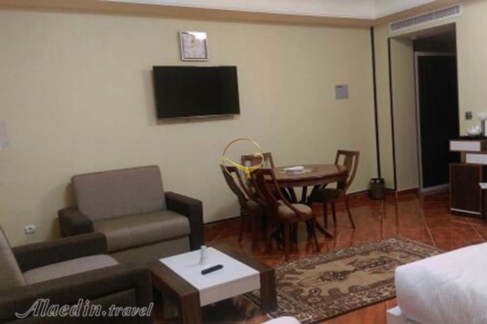 فضای نشیمن سوئیت هتل 5 ستاره گوتکه مال سمنان | علاءالدین تراول