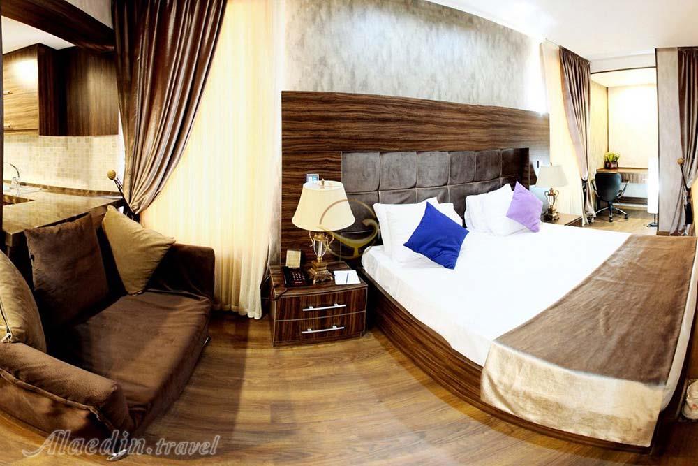 سوئیت دو تخته VIP هتل 4 ستاره پارسیان آزادی شهر کرد | علاءالدین تراول