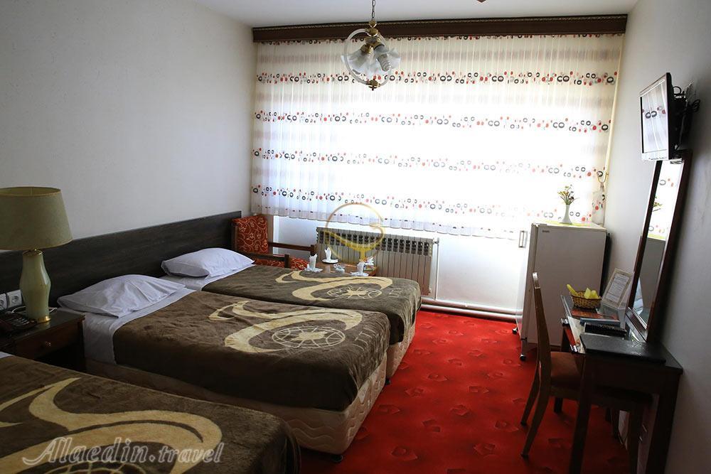 اتاق سه تخته هتل جهانگردی شهرکرد| علاءالدین تراول