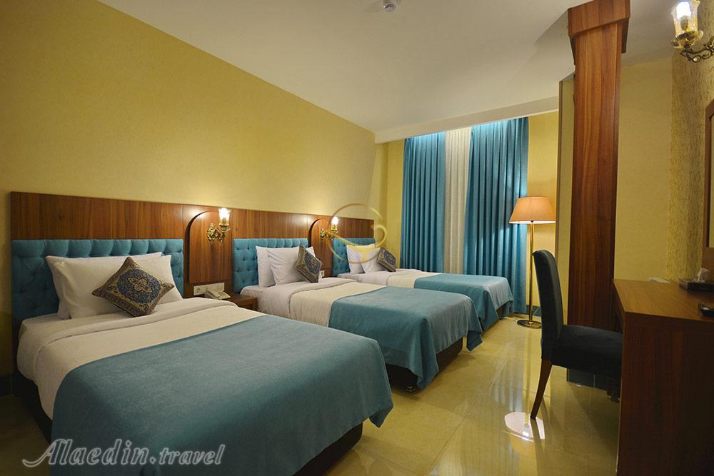 اتاق سه تخته هتل 3 ستاره ارگ شیراز | علاءالدین تراول