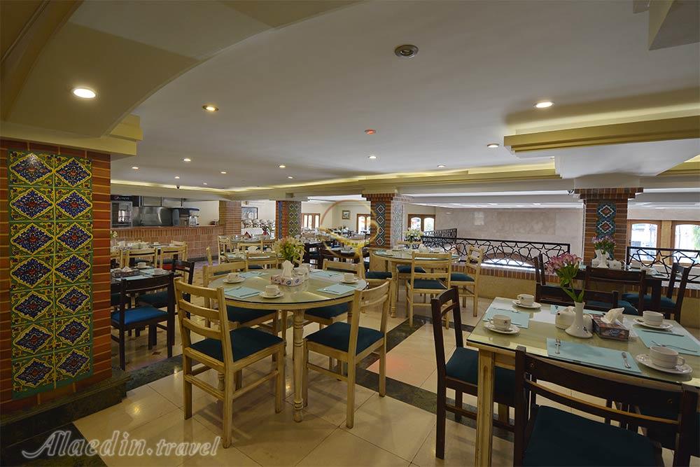 رستوران هتل 3 ستاره ارگ شیراز | علاءالدین تراول