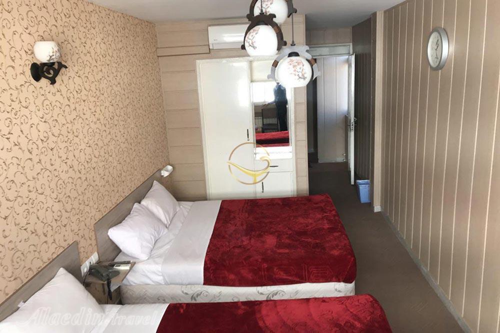 اتاق سه تخته هتل آریانا شیراز | علاءالدین تراول