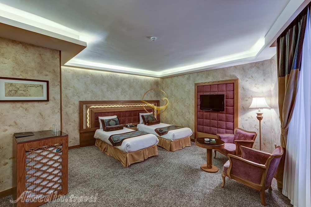 اتاق دو تخته تویین هتل 4 ستاره آریو برزن شیراز | علاءالدین تراول