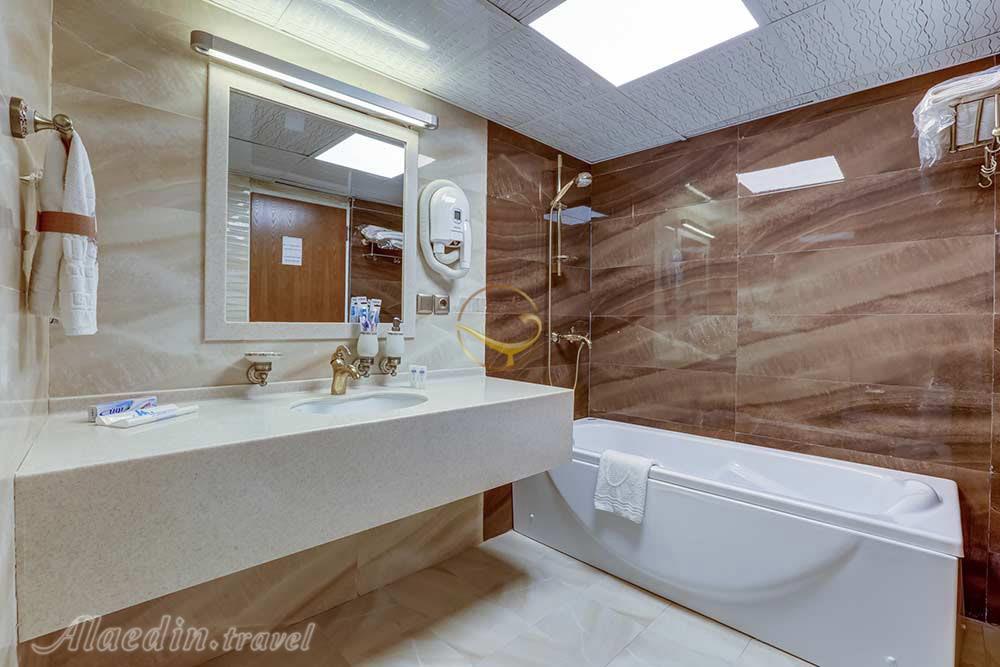 سرویس بهداشتی و حمام هتل 4 ستاره آریو برزن شیراز | علاءالدین تراول