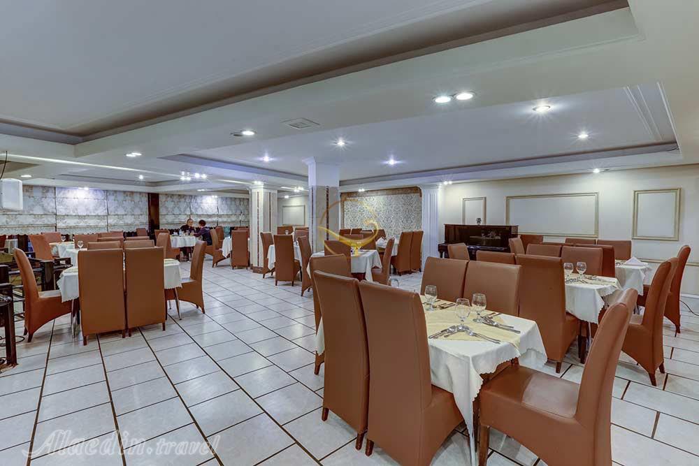 رستوران هتل 4 ستاره آریو برزن شیراز | علاءالدین تراول