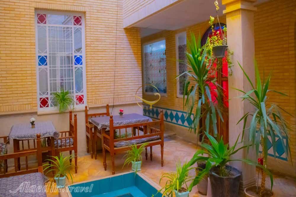عکس های هتل سنتی گل افرا شیراز