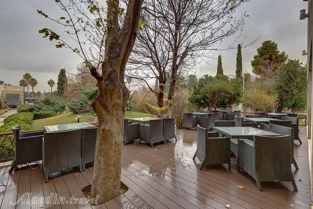 کافی شاپ فضای باز هتل 5 ستاره هما شیراز | علاءالدین تراول