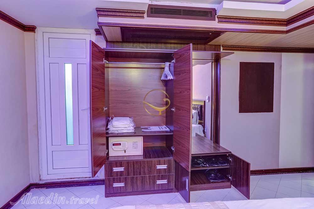 اتاق سه تخته هتل 4 ستاره کریم خان شیراز | علاءالدین تراول