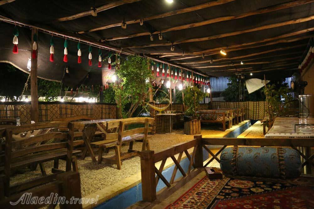 رستوران اقامتگاه بومگردی خانه باغ ایرانی شیراز | علاءالدین تراول