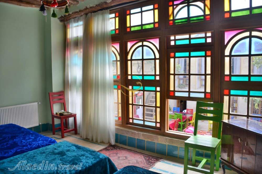 عکس های اقامتگاه بومگردی عمارت هفت رنگ شیراز