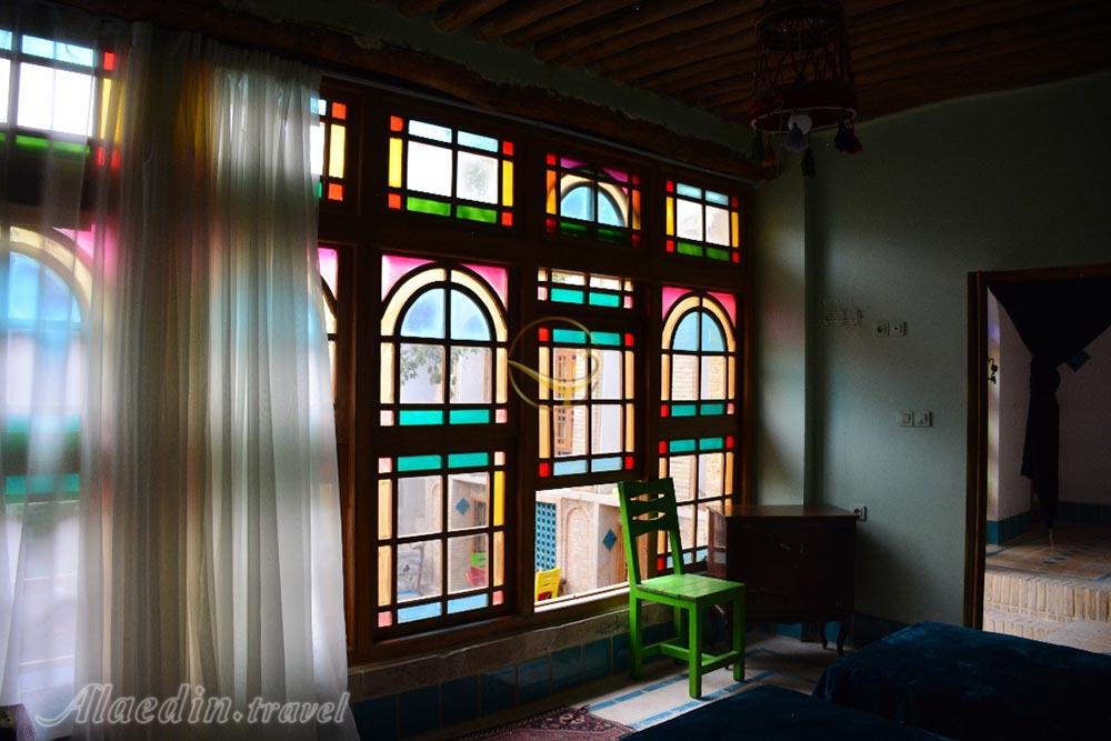 عکس های اقامتگاه بومگردی عمارت هفت رنگ شیراز