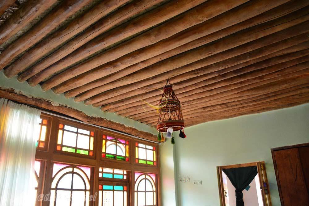 اقامتگاه بومگردی عمارت هفت رنگ شیراز | علاءالدین تراول