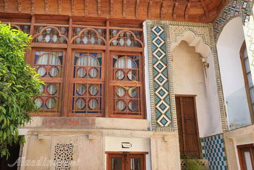 حیاط خانه والاد شیراز | علاالدین تراول