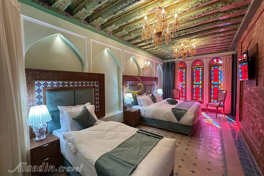 بوتیک هتل سنتی یوتاب شیراز | علاالدین تراول