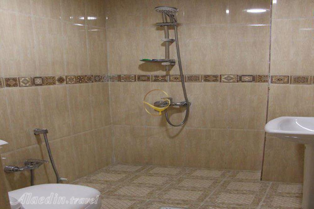 حمام هتل سنتی خانه تاریخی طبیب شوشتر | علاءالدین تراول