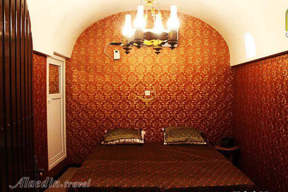 اتاق دبل هتل سنتی خانه تاریخی طبیب شوشتر | علاءالدین تراول