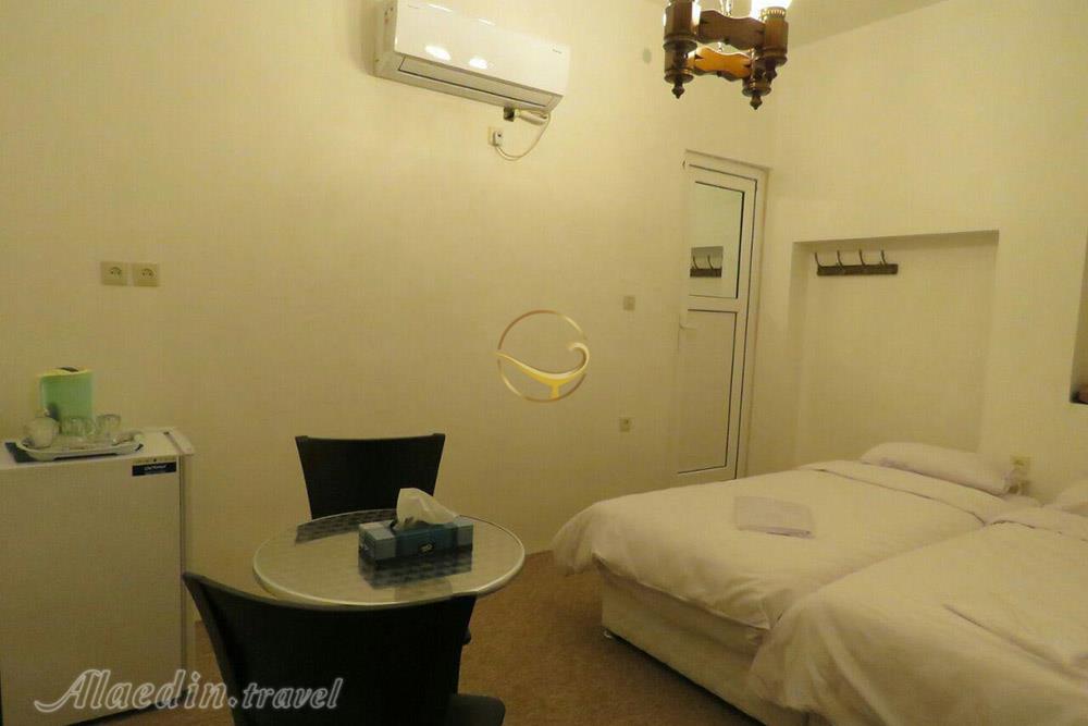 اتاق تویین هتل سنتی خانه تاریخی طبیب شوشتر | علاءالدین تراول