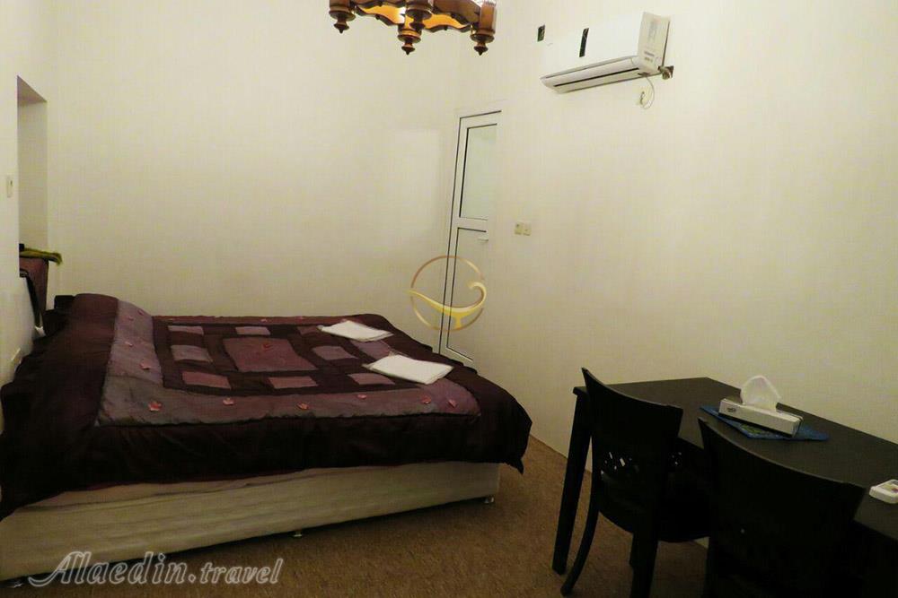 اتاق دبل هتل سنتی خانه تاریخی طبیب شوشتر | علاءالدین تراول