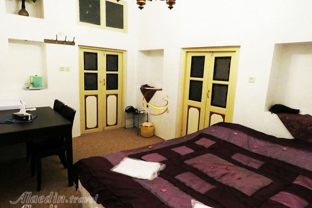 اتاق دبل هتل سنتی خانه تاریخی طبیب شوشتر | علاءالدین تراول