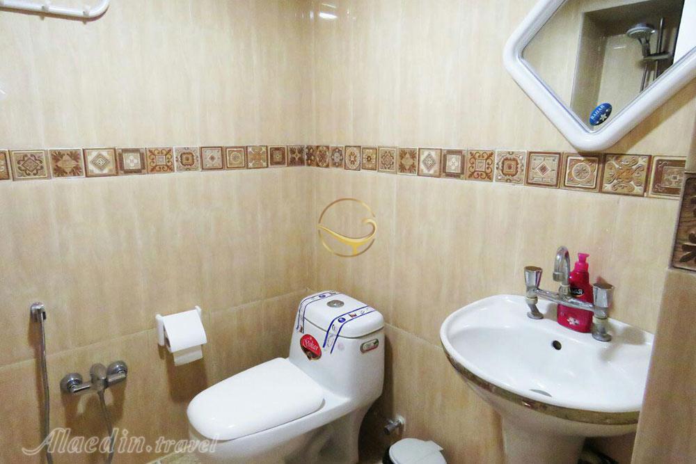 سرویس بهداشتی هتل سنتی خانه تاریخی طبیب شوشتر | علاءالدین تراول