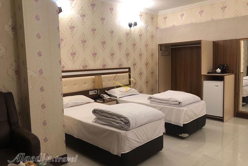 هتل عطر سیب سیرجان | علاءالدین تراول