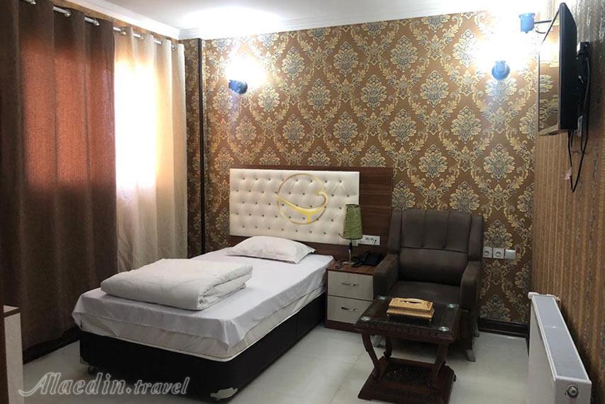 هتل عطر سیب سیرجان | علاءالدین تراول