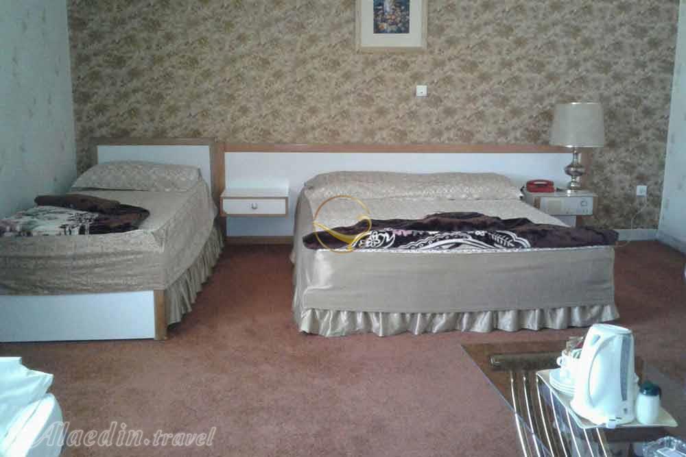 اتاق سه تخته هتل 4 ستاره پتروشیمی تبریز | علاءالدین تراول