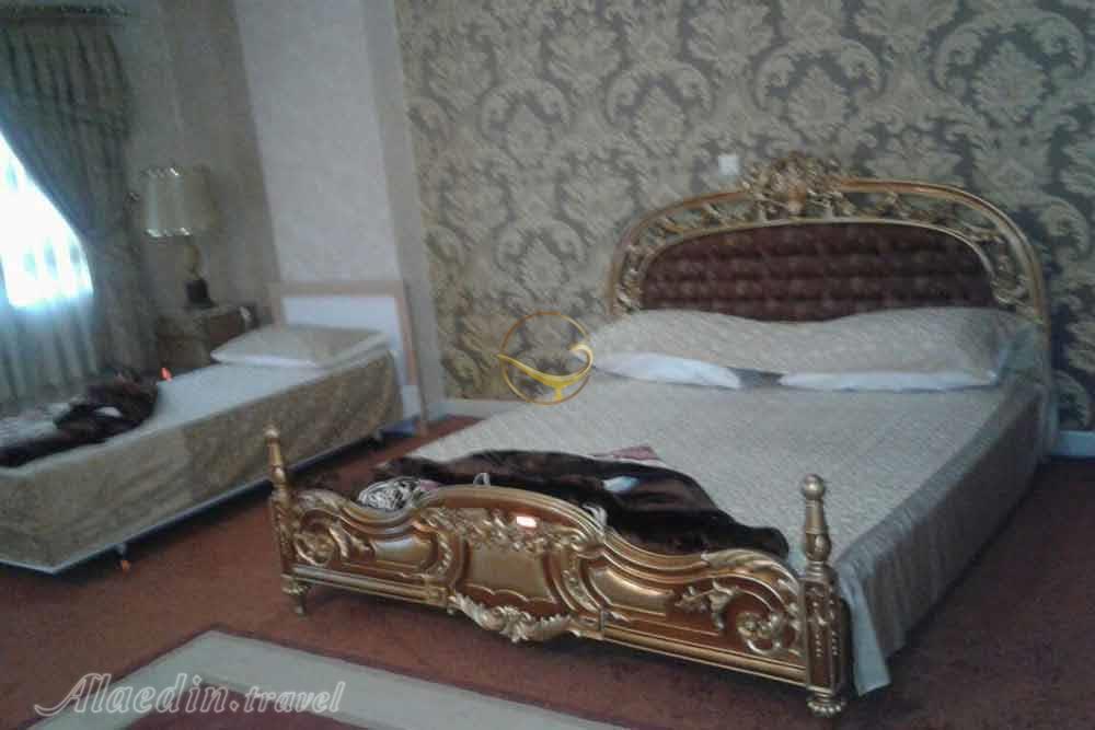 اتاق سه تخته هتل 4 ستاره پتروشیمی تبریز | علاءالدین تراول