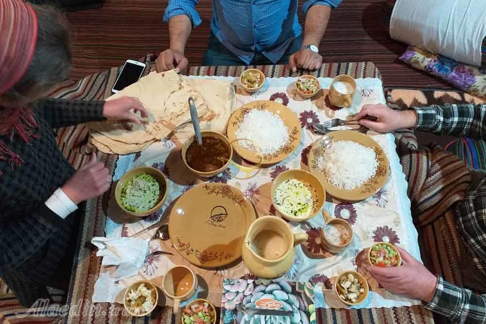 اقامتگاه بوم گردی آتر تکاب | علاءالدین تراول