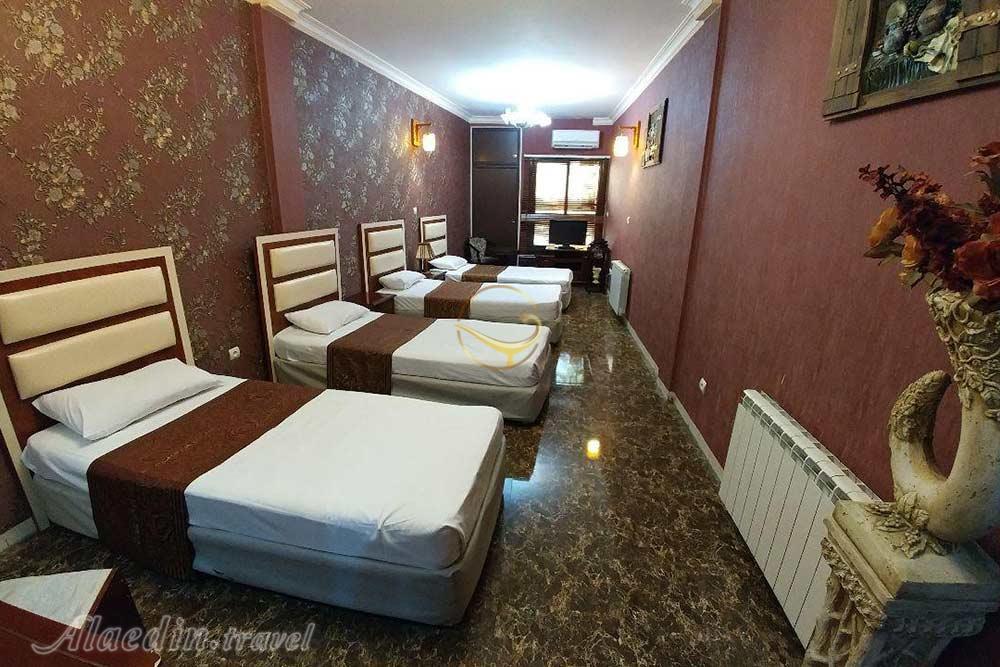 اتاق چهار تخته هتل امیرکبیر تهران | علاءالدین تراول