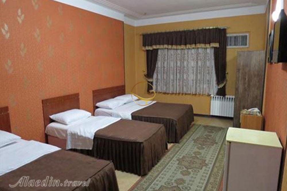 سوئیت سه نفره هتل آرمان تهران | علاءالدین تراول