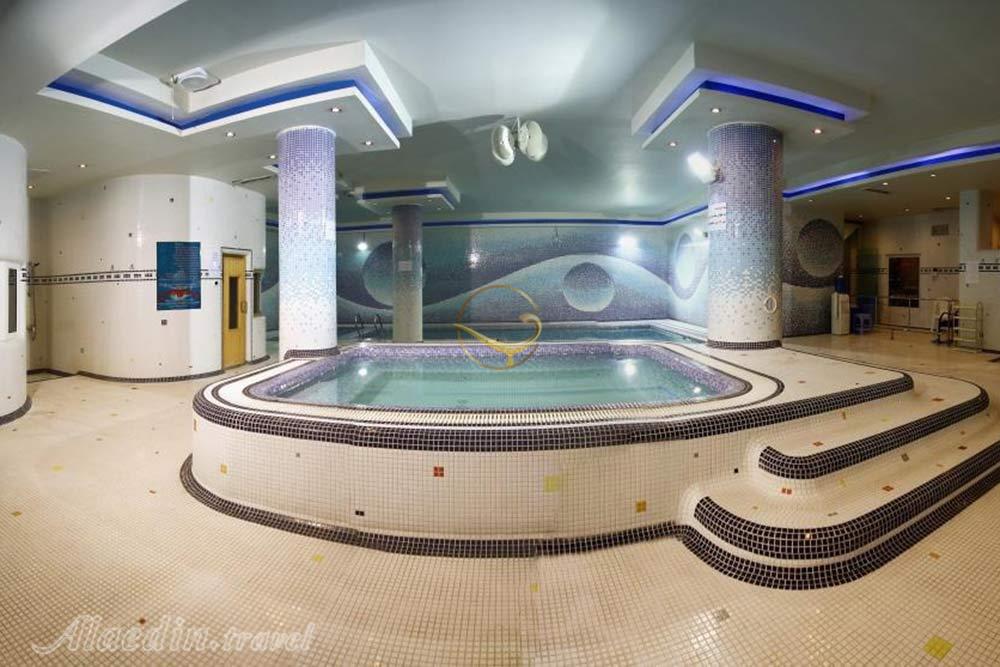 استخر هتل 4 ستاره آساره تهران | علاءالدین تراول