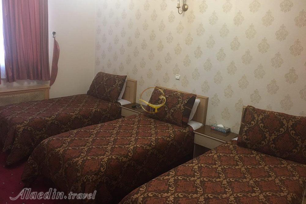 اتاق سه تخته هتل آزادی تهران | علاءالدین تراول