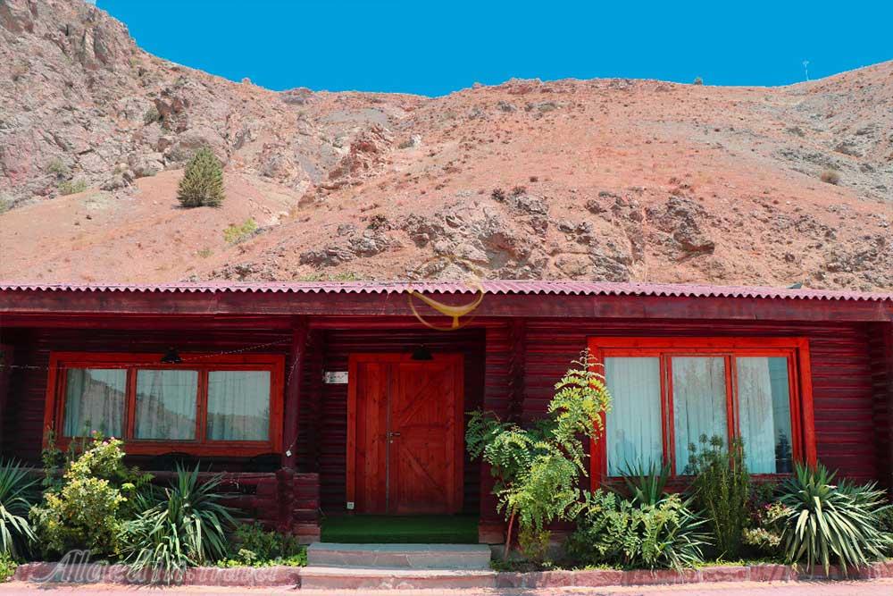 کلبه‌های چوبی بام تهران