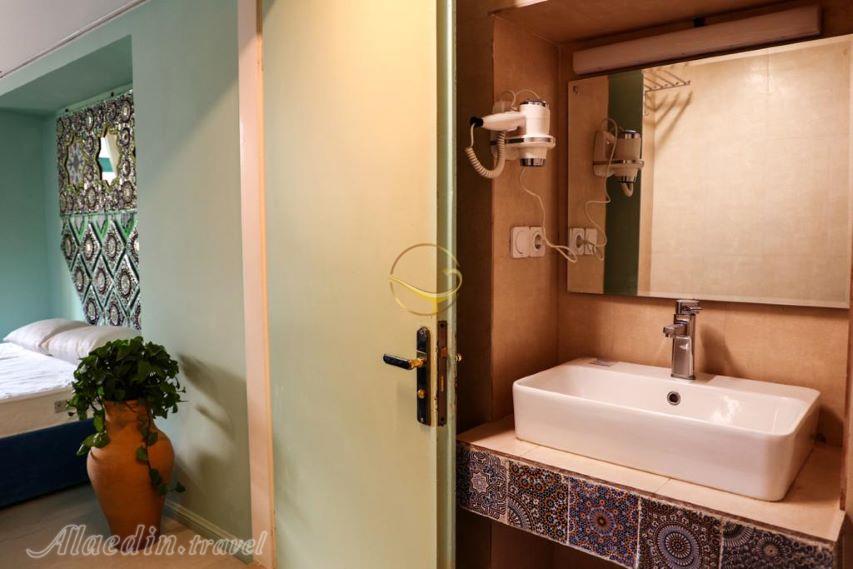 هاستل ایوان | علاءالدین تراول