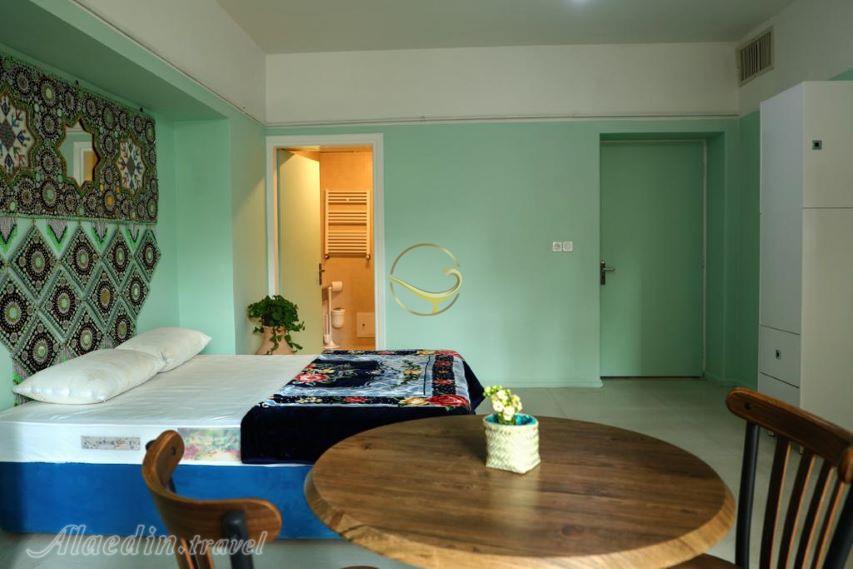 هاستل ایوان | علاءالدین تراول