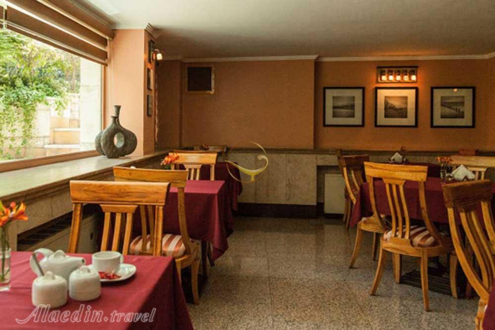 کافه رستوران هتل 3 ستاره اسکان فرصت تهران | علاءالدین تراول