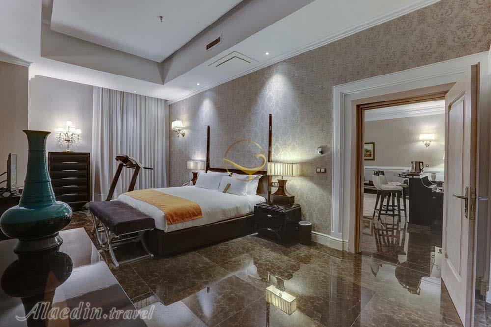 سوئیت پرزیدنتال دو نفره هتل 5 ستاره اسپیناس پالاس تهران | علاءالدین تراول