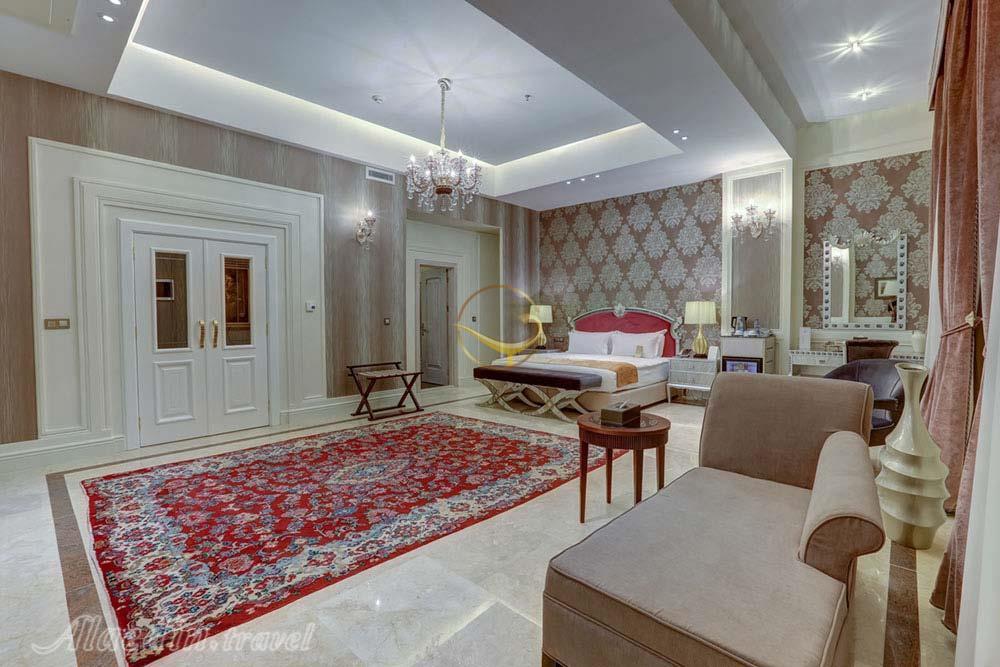 سوئیت رویال دو نفره هتل 5 ستاره اسپیناس پالاس تهران | علاءالدین تراول