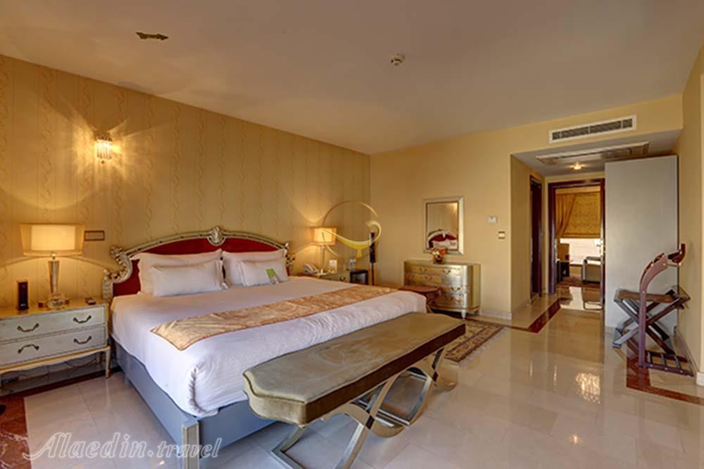 سوئیت لاکچری دونفره هتل 5 ستاره اسپیناس خلیج تهران | علاءالدین تراول