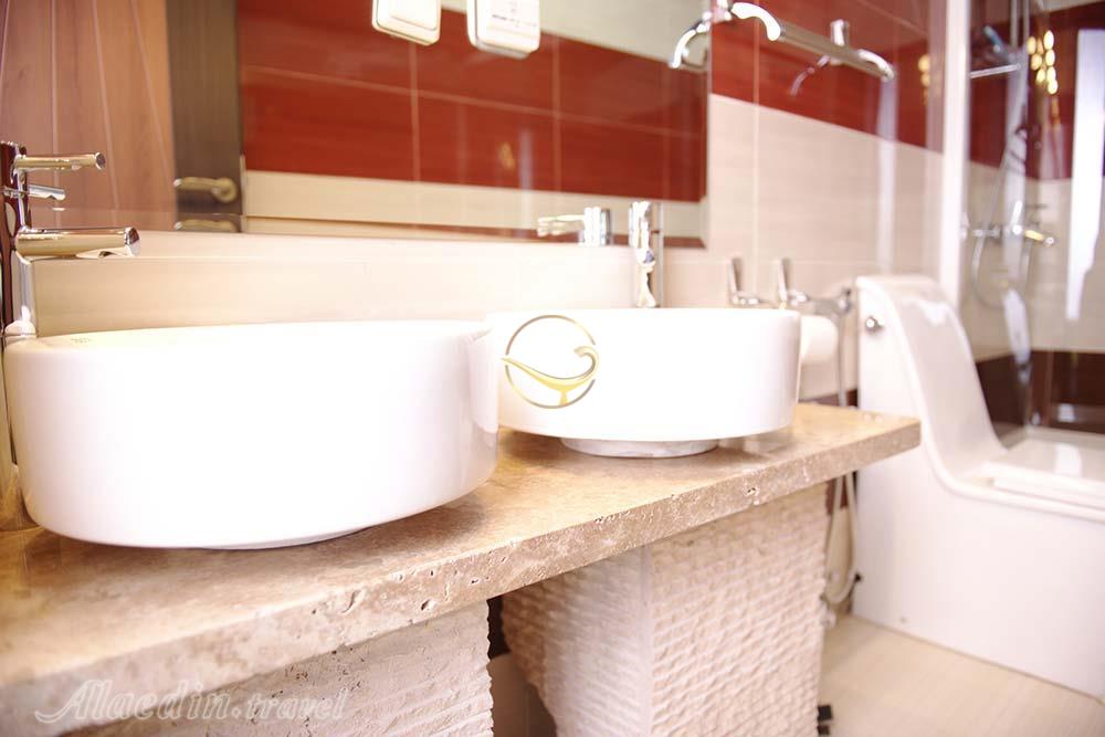 سرویس بهداشتی و حمام هتل 4 ستاره فردوسی تهران | علاءالدین تراول