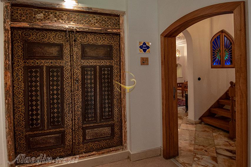 هتل گران میراث رشیدیه تهران | علاالدین تراول