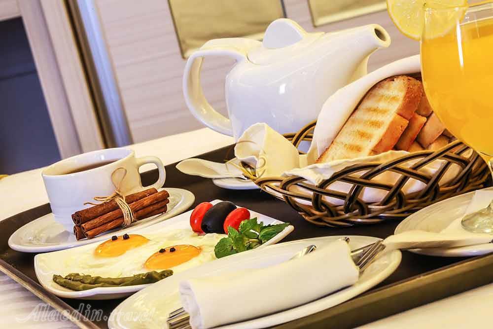 صبحانه هتل 4 ستاره هویزه تهران | علاءالدین تراول