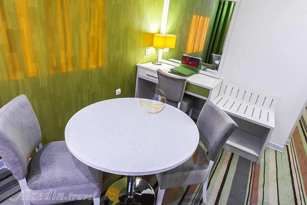 فضای نشیمن هتل 4 ستاره هویزه تهران | علاءالدین تراول